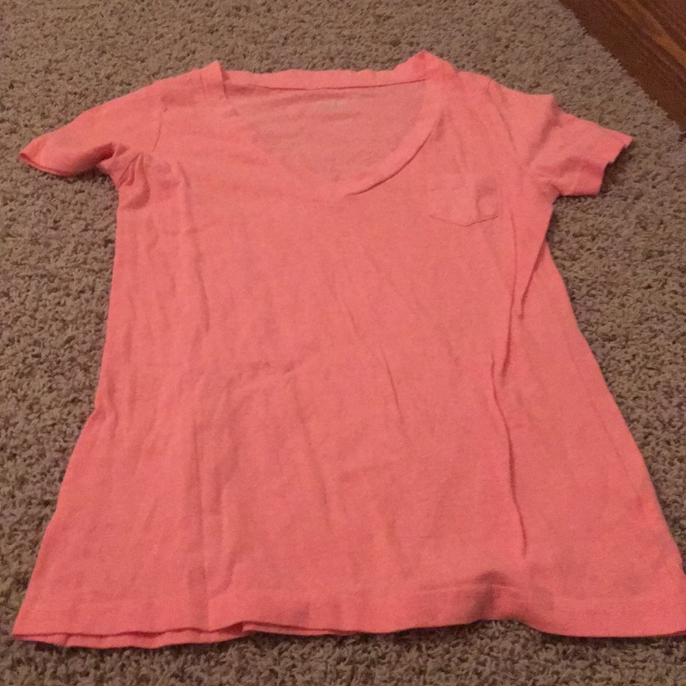 V neck t shirt with pocket